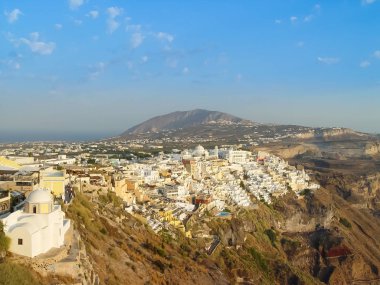 Fira bir Yunan Adası Santorini'de görünümünü 