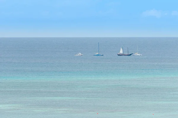 Hora de verão no Caribe com barcos — Fotografia de Stock