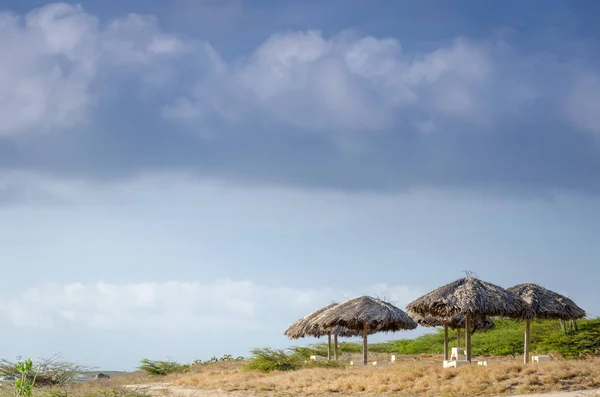 Área de descanso junto à praia em Aruba — Fotografia de Stock