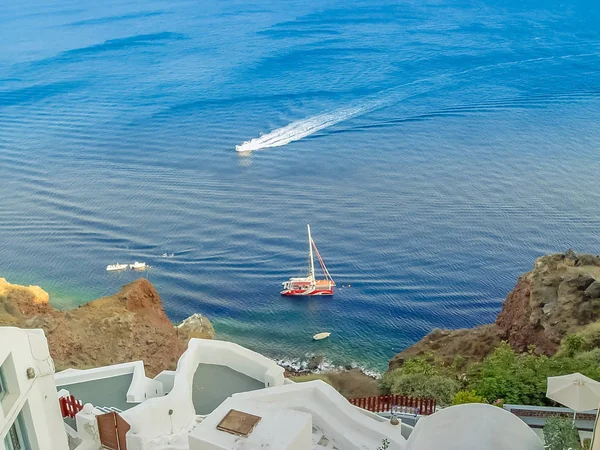 Santorini tengerre és számos tengerjáró hajókon — Stock Fotó