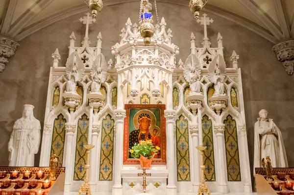 변경 및 세인트 패트릭 성당에서 촛불 — 스톡 사진
