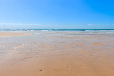 Rüzgar tarafından kurulan dalgalanmalar ile doku plaj kumlu yüzey