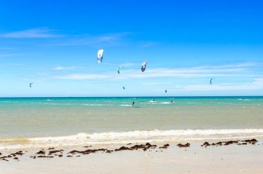 Çoğu uçurtma sörfçü kendi sevilen spor keyfini çıkarın. 