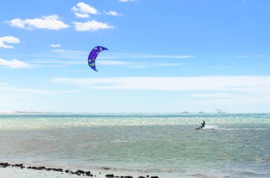 Birkaç Cumbuco Air'de sörf uçurtma 