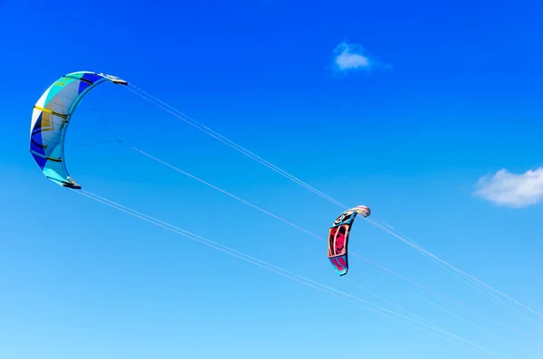 Cumbuco Brezilya Temmuz 2017 Kitesurfing Birkaç Yakın Yüksek Parlak Mavi — Stok fotoğraf