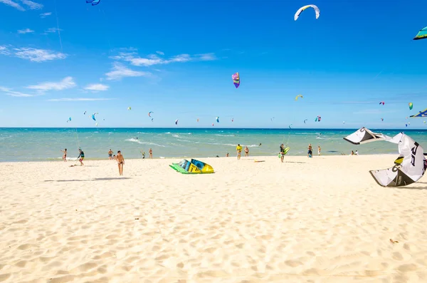 大量的风筝在空中冲浪 Cumbuco — 图库照片