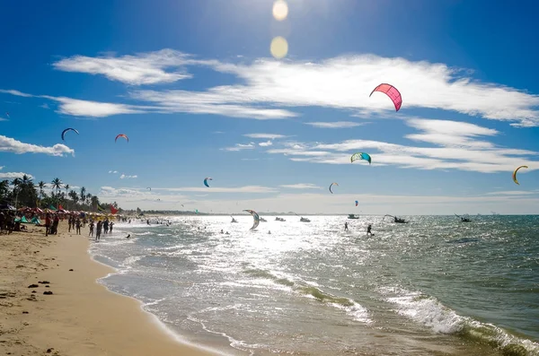 Cumbuco Brazil Jul 2017 Overexposed Effect Kite Surfers Enjoying Sea — Stock Photo, Image