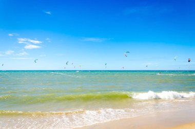 Çoğu uçurtma sörfçü Cumbuco rüzgarlı bir günde onların spor keyfini