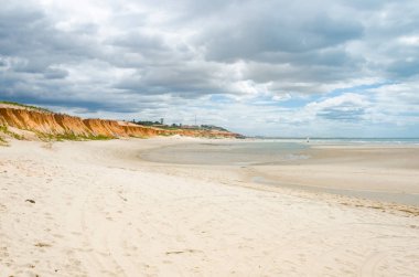 Canoa Quebrada turuncu kayalıklar görünümünü ve