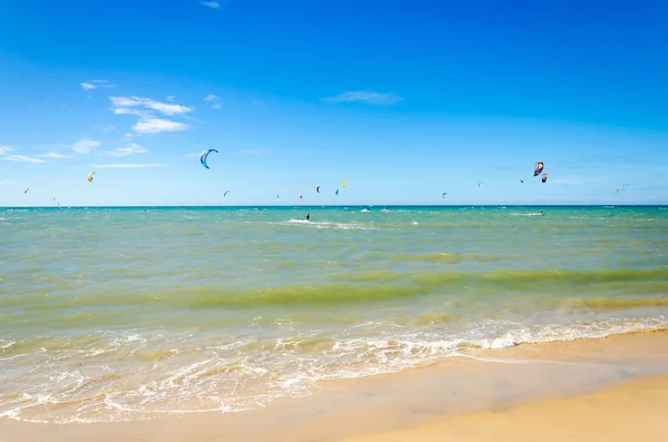 Vários Kitesurf Praia Cumbuco Ceará — Fotografia de Stock