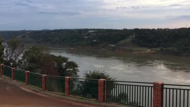 Incroyable Vaste Fleuve Parana Qui Est Frontière Entre Paraguay Brésil — Video