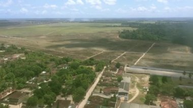 Brezilya 'nın Alagoas eyaletindeki Maceio uluslararası havaalanına iniyor.