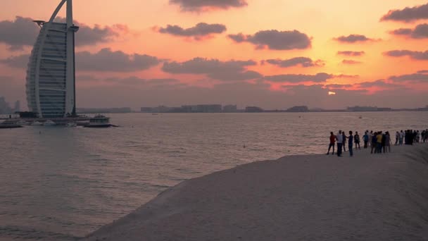 Tourists Looking Burj Arab Hotel Sunset Burj Arab Luxury Stars — Stock Video