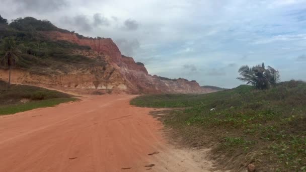 Gyönyörű Dombormű Sziklák Határos Tenger Közelében Gunga Strand Alagoas Brazília — Stock videók