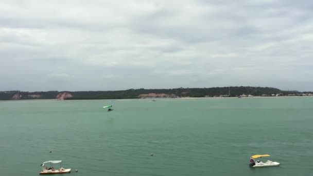 Надувная Лодка Приземляется Пляже Гунга Штат Алагоас Бразилия — стоковое видео