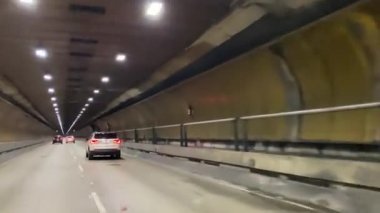 Sao Paulo, Brezilya - 6 Mayıs 2020: Ayrton Senna tünelini çok az araçla geçmek.