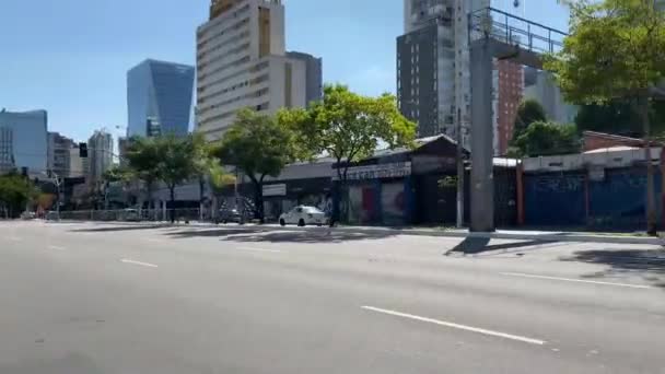 ブラジルのサンパウロ 2020年4月21日 すべてのオフィスや店舗がある有名なJk通りは Covid 19流行のために隔離令に出席しなくなりました — ストック動画