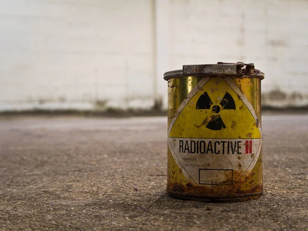 Rusty Radioative materiële container — Stockfoto