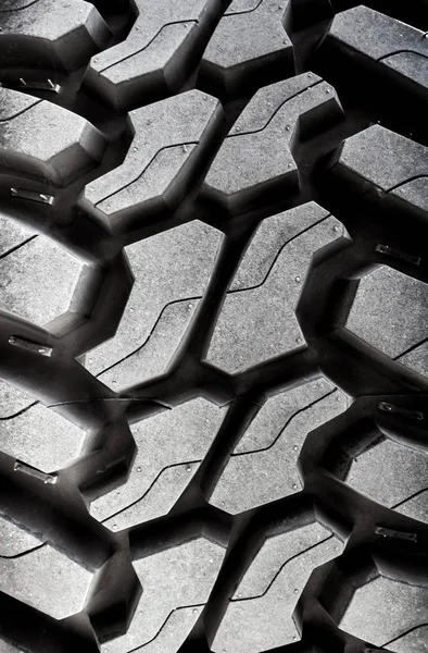 Bâton de poussière sur la surface du pneu neuf — Photo