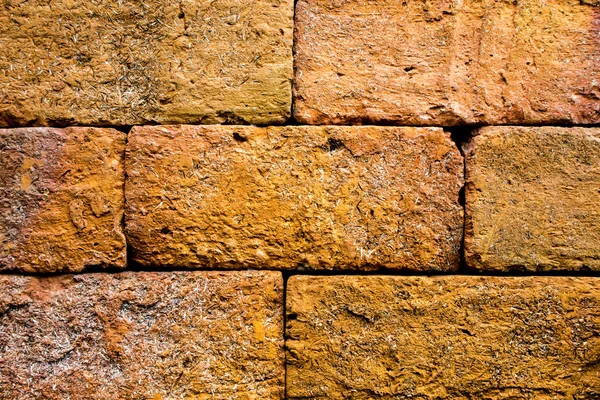 Parede feita de tijolos sólidos vermelhos — Fotografia de Stock
