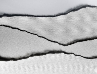 Yırtık beyaz kağıt örtüşme