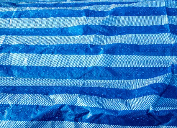 防水塑料帆布上的水滴 — 图库照片