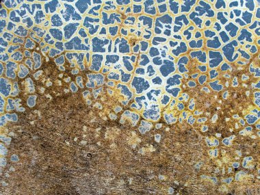 Cilalı beton yüzeyinde çatlaklar