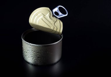 Açılan çekme kap boş gıda olabilir