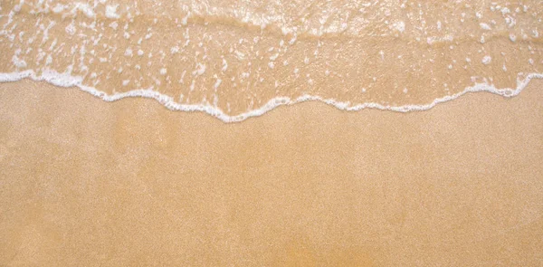 Weiße Blase der Meereswelle am Strand — Stockfoto