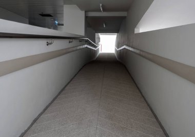 Koridorun çıkışında ışık var.