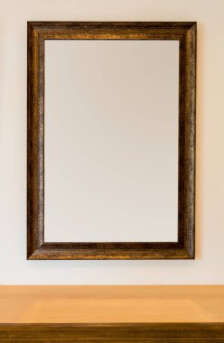 Duvardaki boş ahşap çerçeve