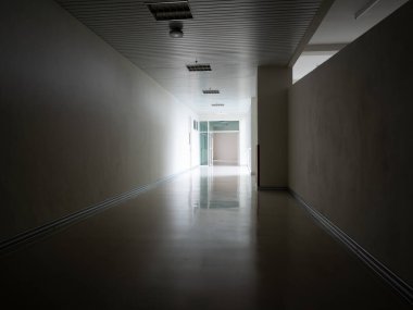 Koridorun çıkışında ışık var.