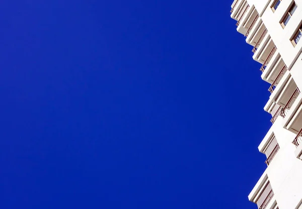 Edificio Gran Altura Cielo Azul Brillante — Foto de Stock