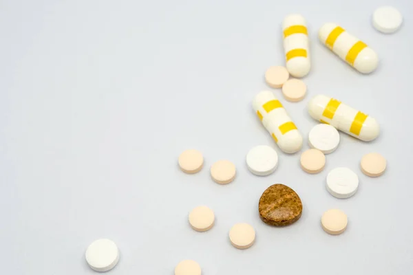 Piller Och Läkemedel Kapsel Och Tabletter Vit Bakgrund — Stockfoto