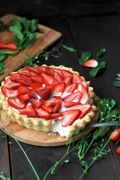 Taze çilekli tart
