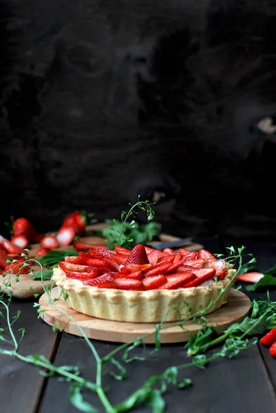 Taze çilekli tart
