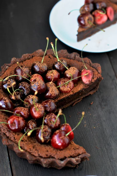 Kirazlı çikolatalı turta.