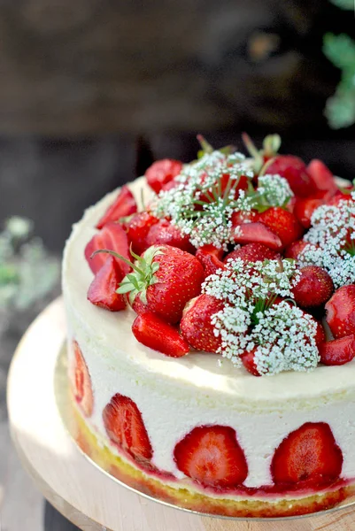 Strawberry cake fraisier
