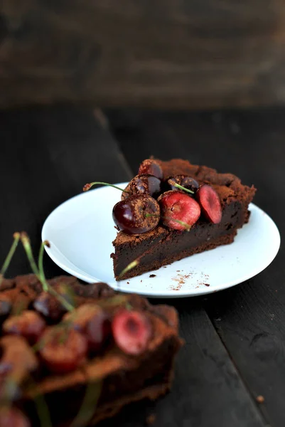 Kirazlı çikolatalı turta.