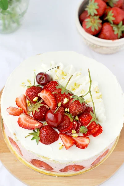 Strawberry cake fraisier