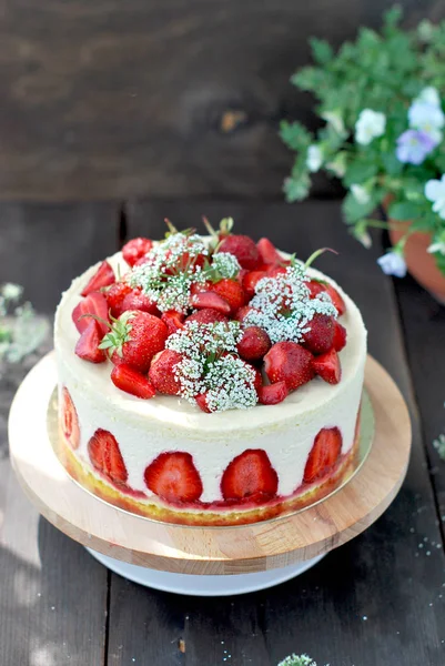 Strawberry cake fraisier
