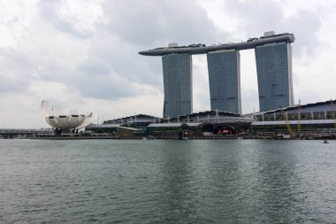 Singapur Marina Bay Sands hotel ve nehir, Singapur, 14 Nisan,