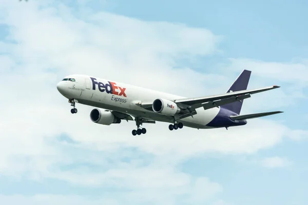 Fedex Federal Express uçak Singapur Changi açılış Inter