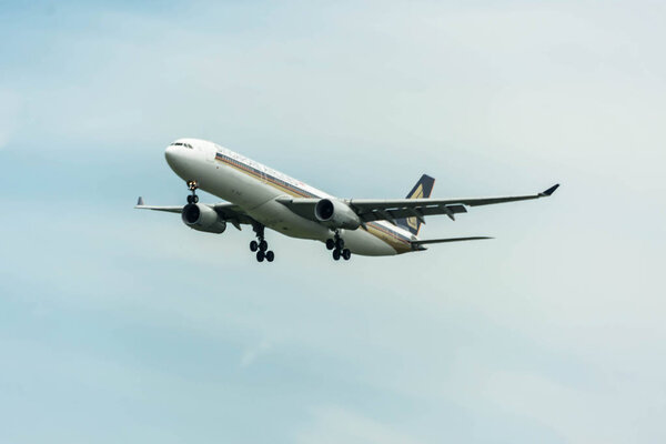 Singapore Airline Airplane Landing at Singapore Changi Internati