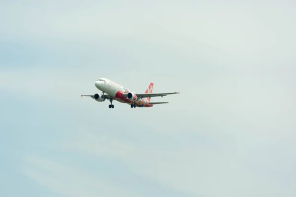 AirAsia Airline Airplane Aterragem em Singapura Changi Internation — Fotografia de Stock