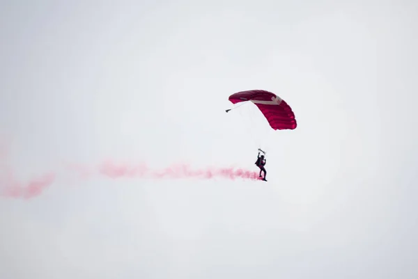 Silhouette parachute stunt unfocused and blurry while gliding in — Stock Photo, Image