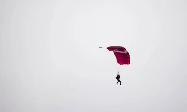 Silhouette parachute stunt unfocused and blurry while gliding in — Stock Photo, Image