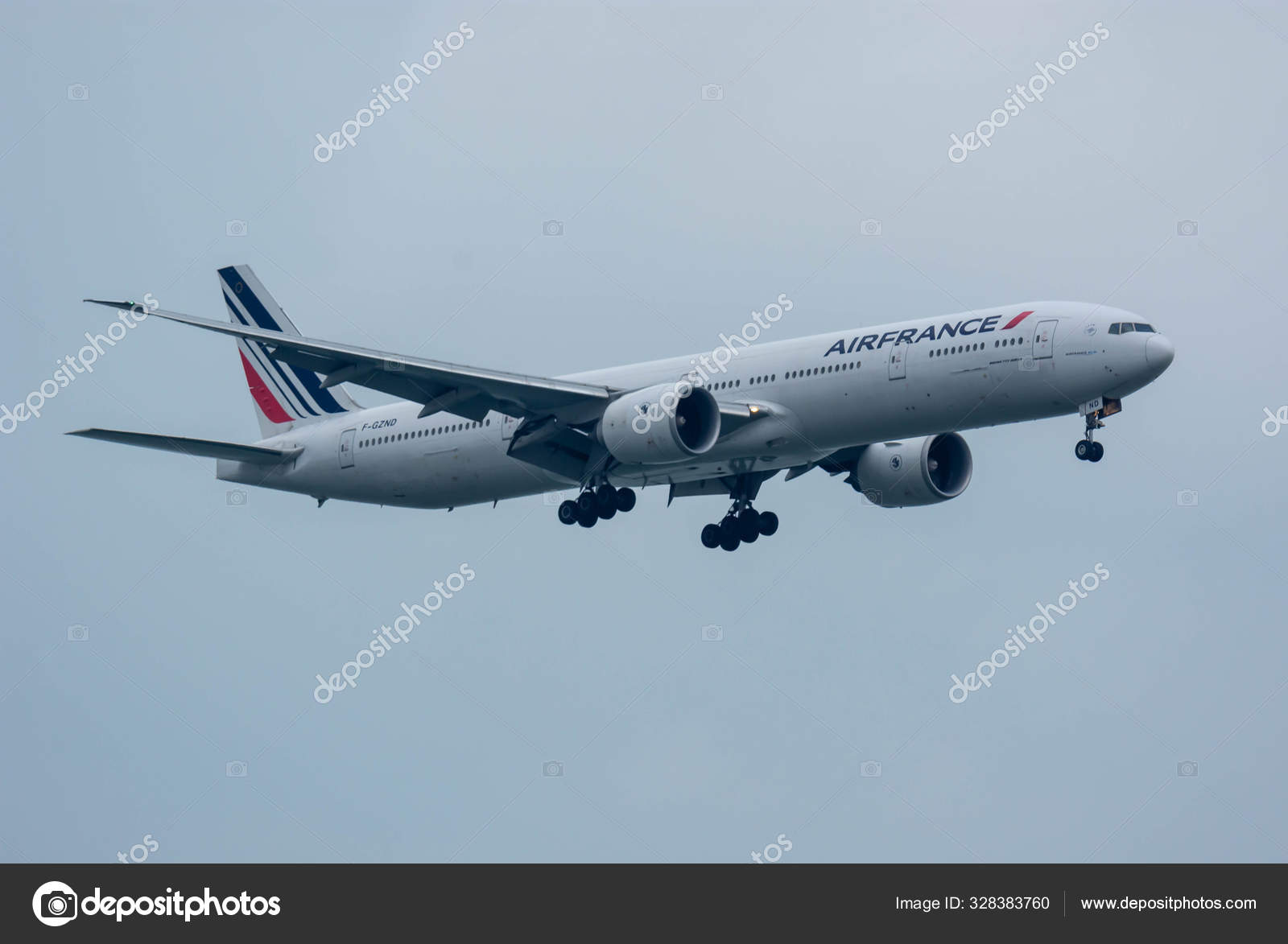 CHANGI SINGAPORE DECEMBER 27 AIRFRANCE Airlines landing at Ch