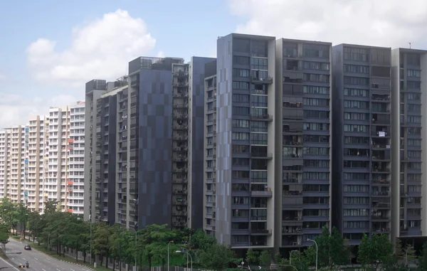 Copropriété et logements gouvernementaux avec ciel bleu clair — Photo