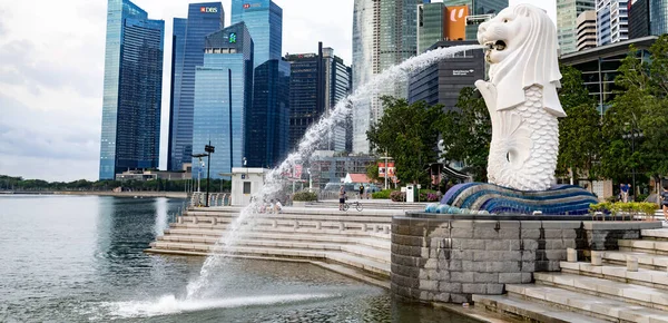 Merlion Park Skyline Central Business District Ubs Anz Hsbc Dbs — стокове фото